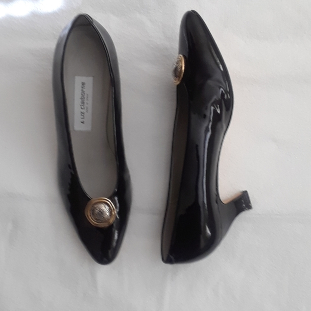 Shoe